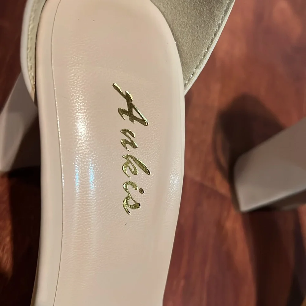 NWOT size 7 cream colored Ankis 3” strappy open toe heels
